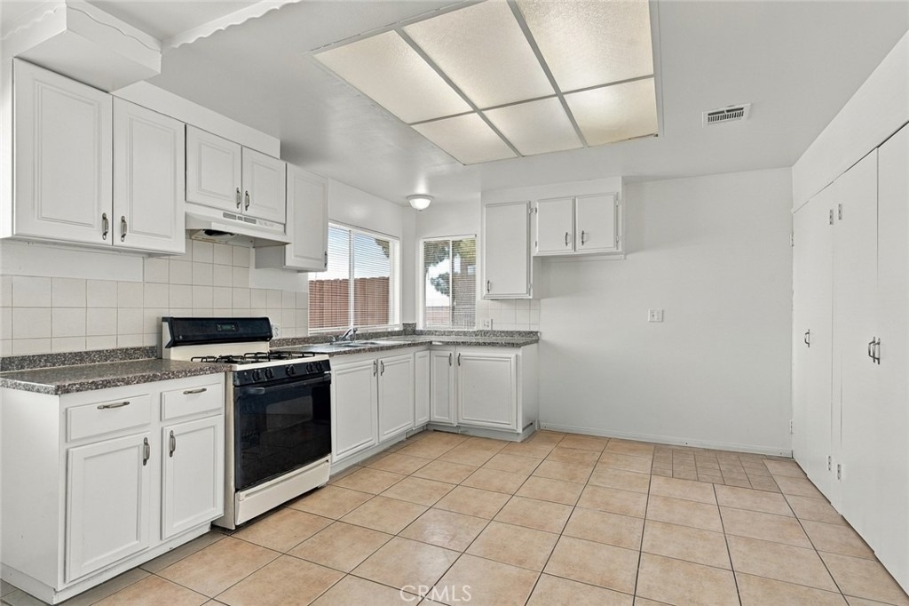 1204 E Avenue Q4 - Photo 12