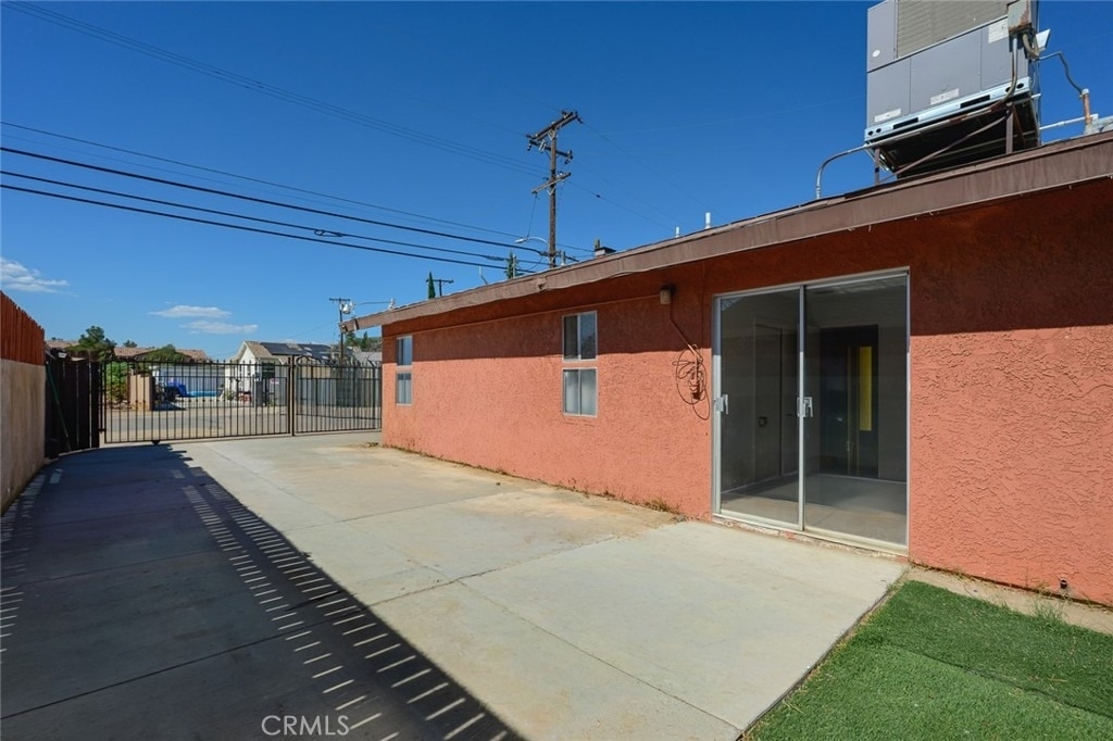 1204 E Avenue Q4 - Photo 34