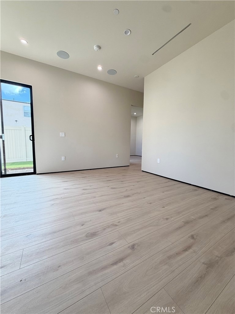 13720 Collins - Photo 8