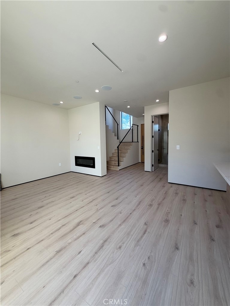 5656 Mammoth Ave - Photo 2