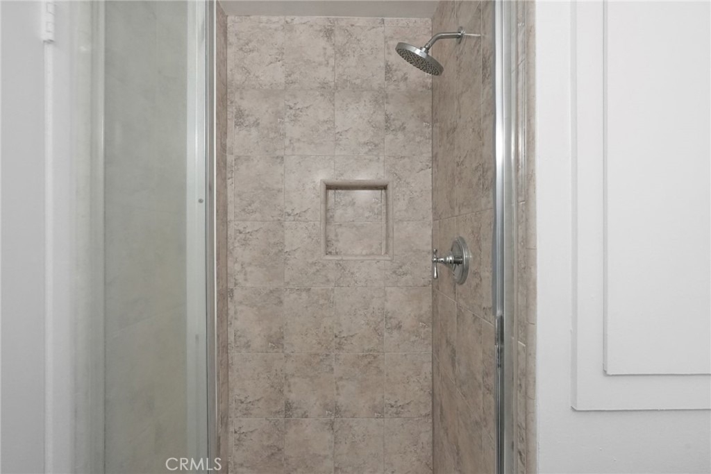 19024 Archwood Street - Photo 20