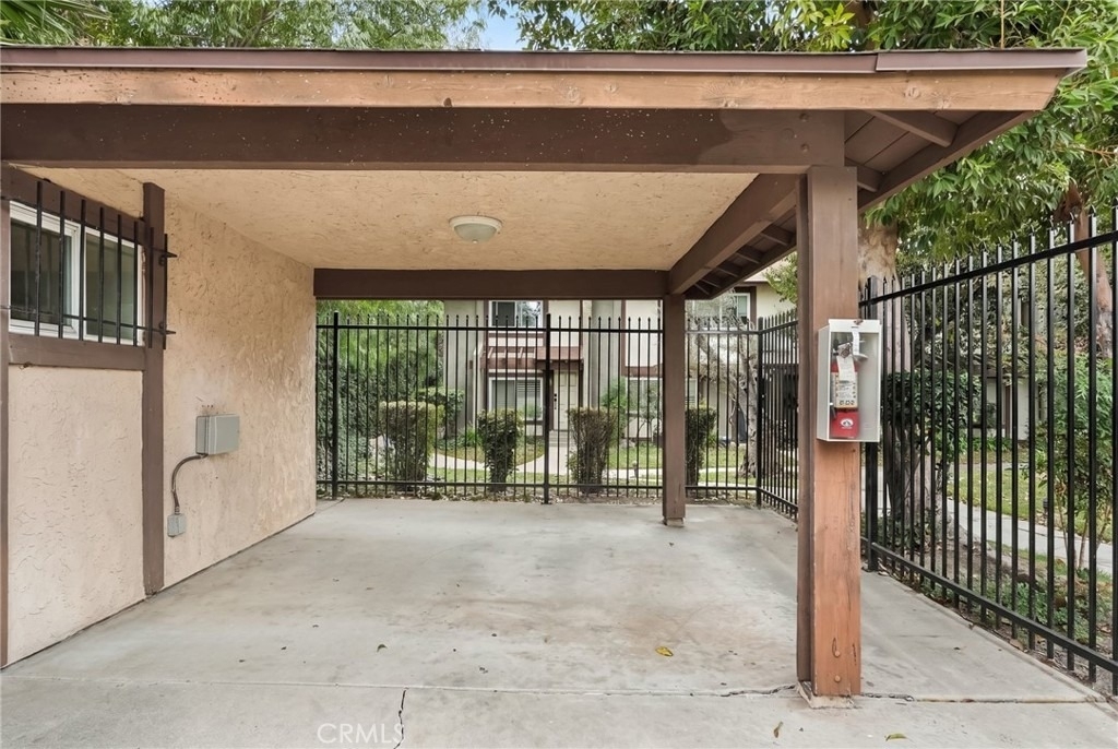 19024 Archwood Street - Photo 32