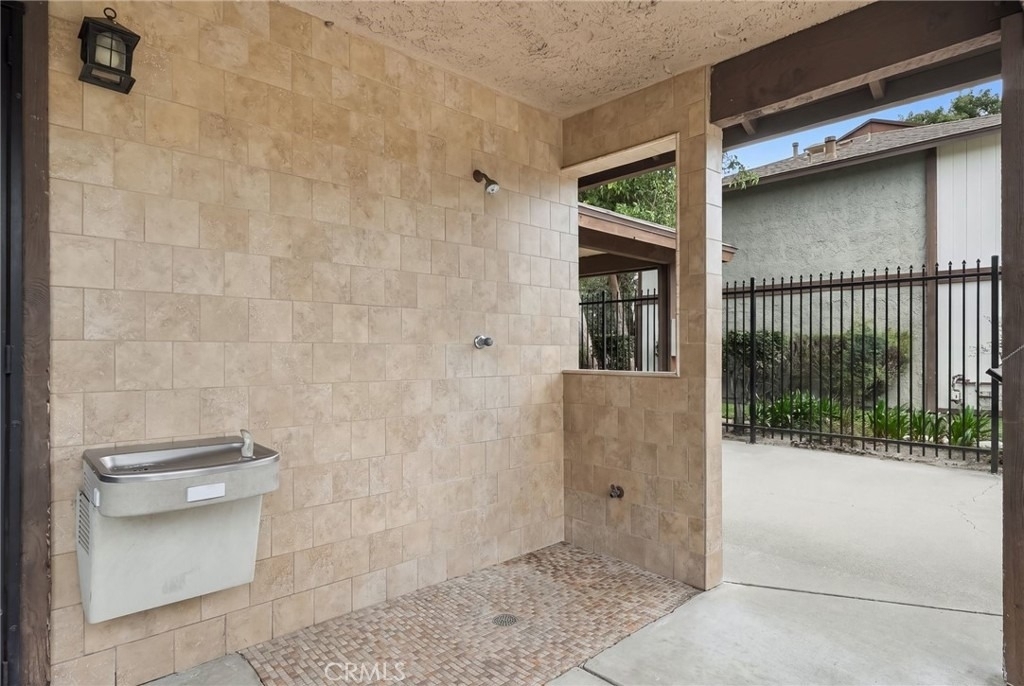 19024 Archwood Street - Photo 31