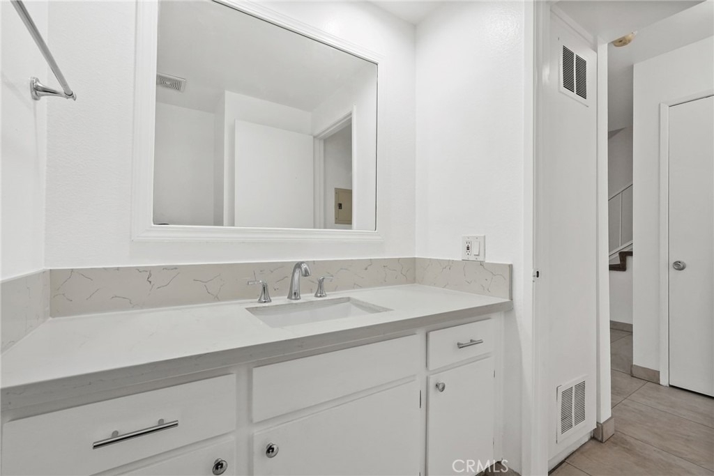 19024 Archwood Street - Photo 9