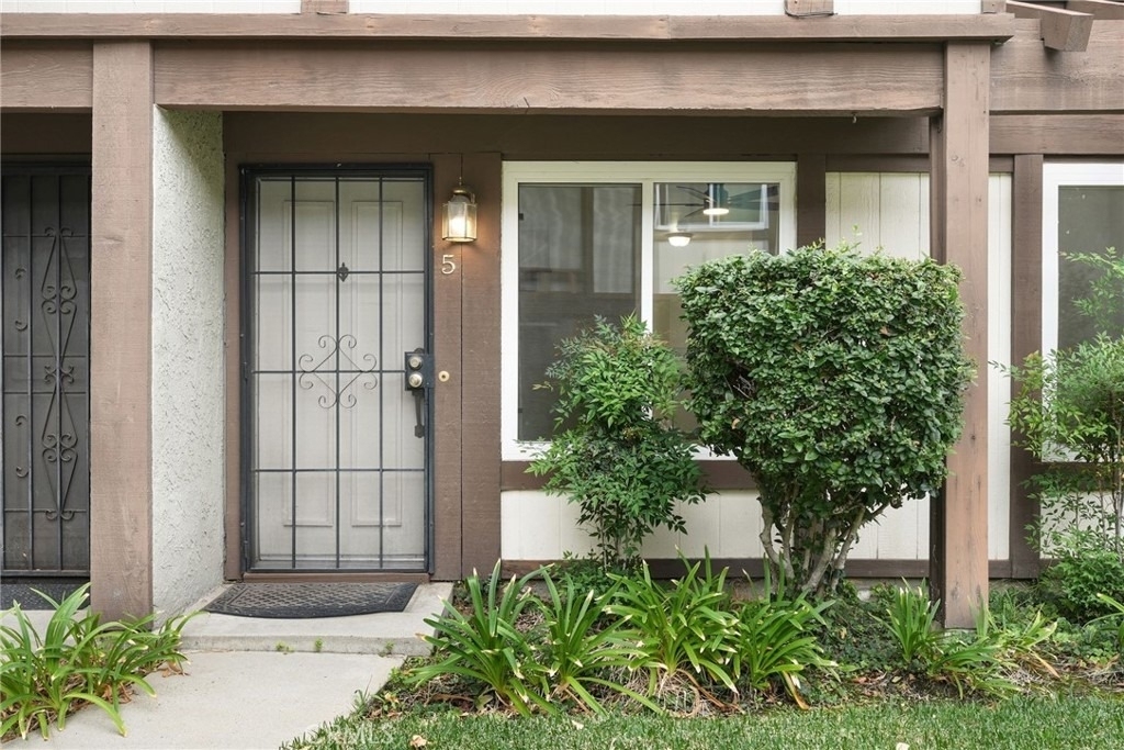 19024 Archwood Street - Photo 3