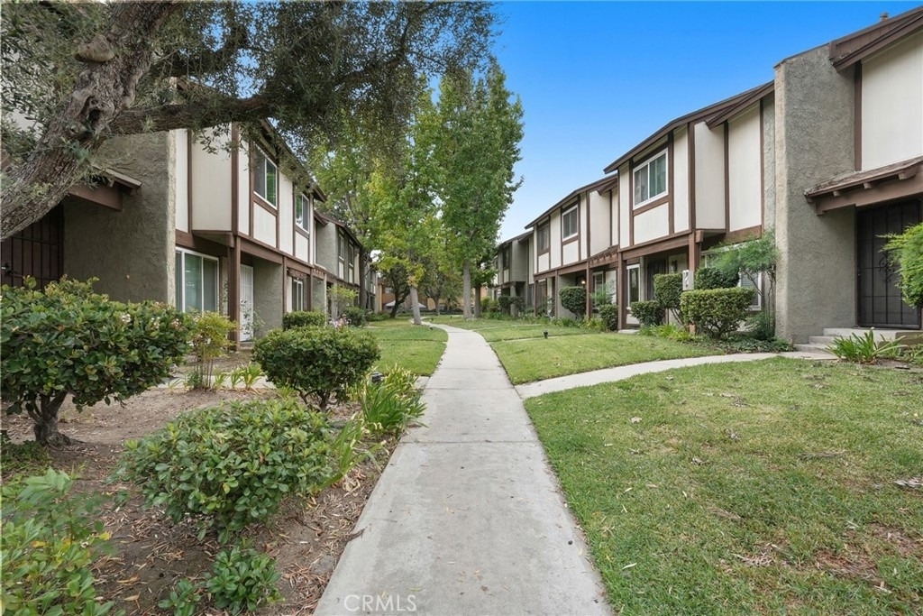 19024 Archwood Street - Photo 2