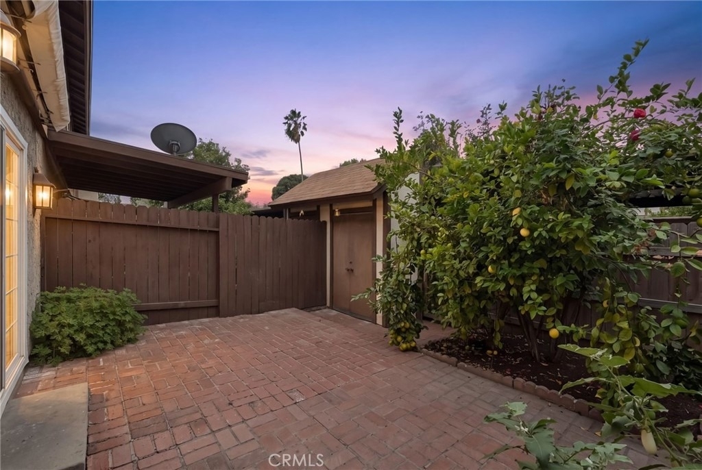 19024 Archwood Street - Photo 26