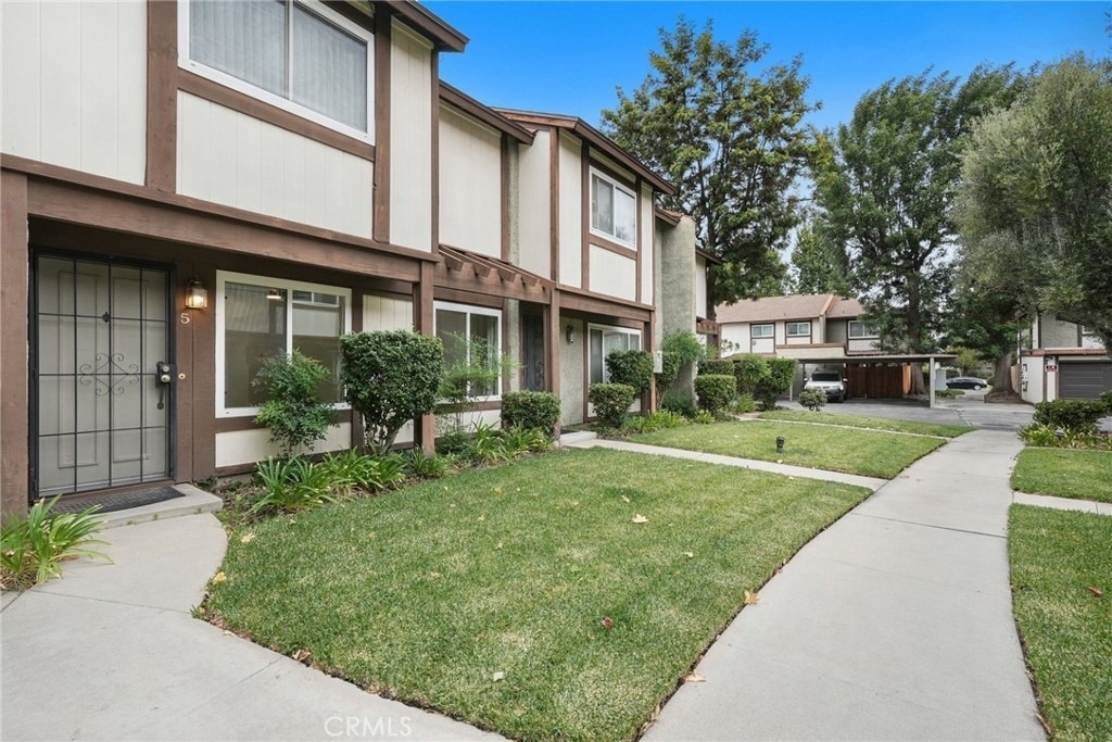 19024 Archwood Street - Photo 1