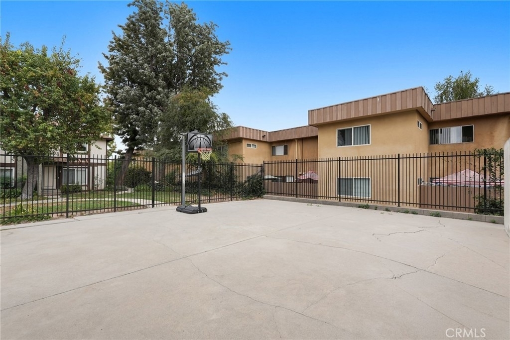 19024 Archwood Street - Photo 33