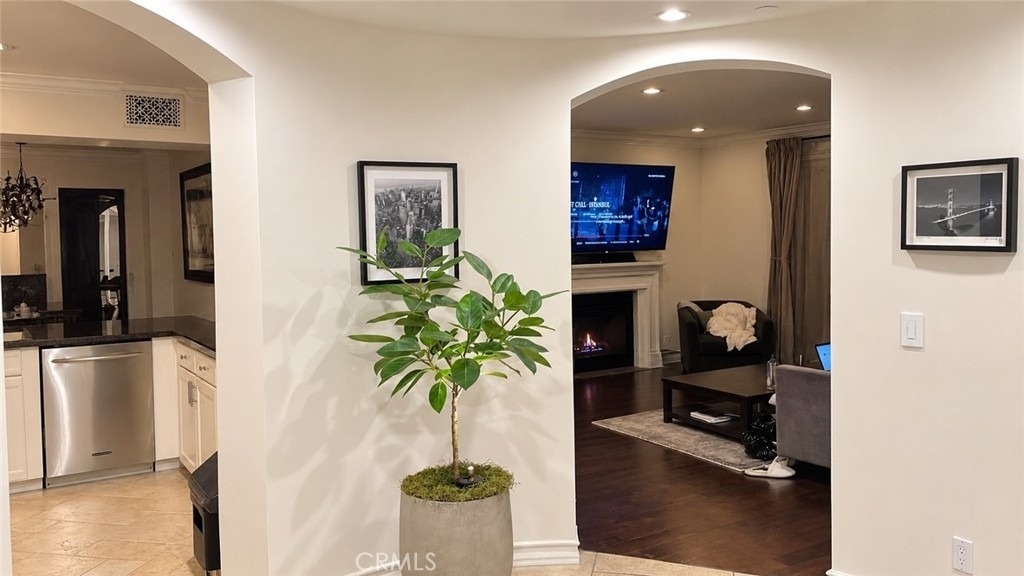 122 N Clark Drive - Photo 5