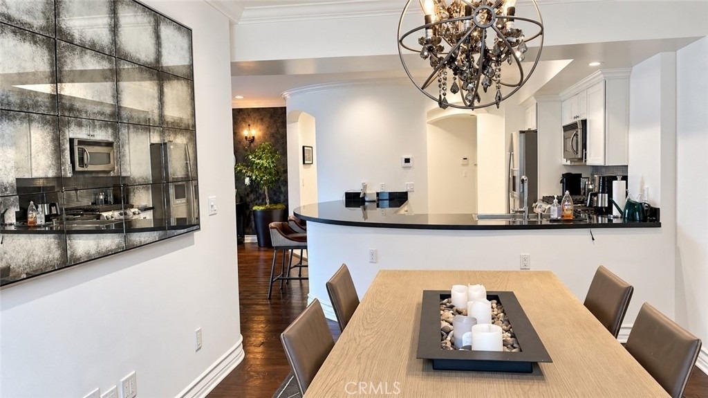 122 N Clark Drive - Photo 3