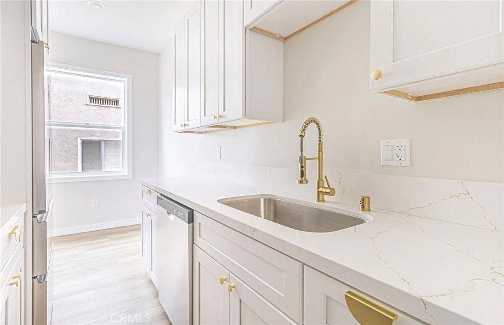 1829 E 4th St - Photo 5