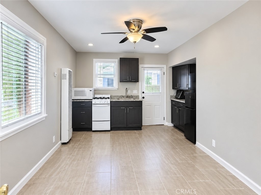 1520 Beech Avenue - Photo 2