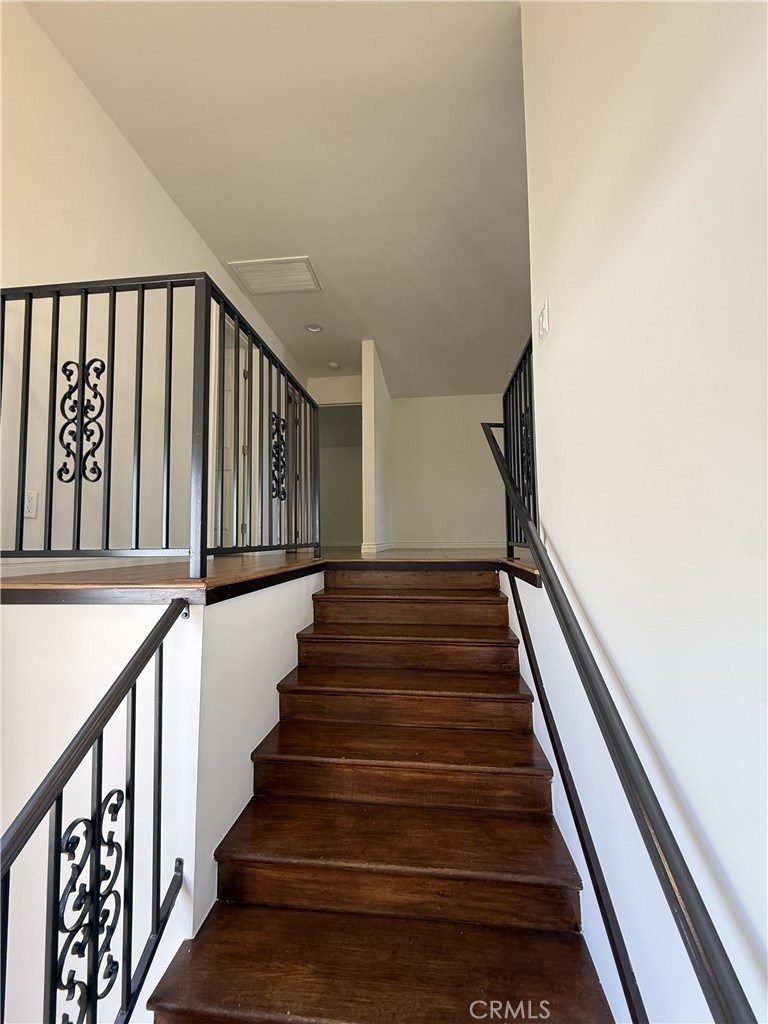 465 N Marengo Avenue - Photo 2
