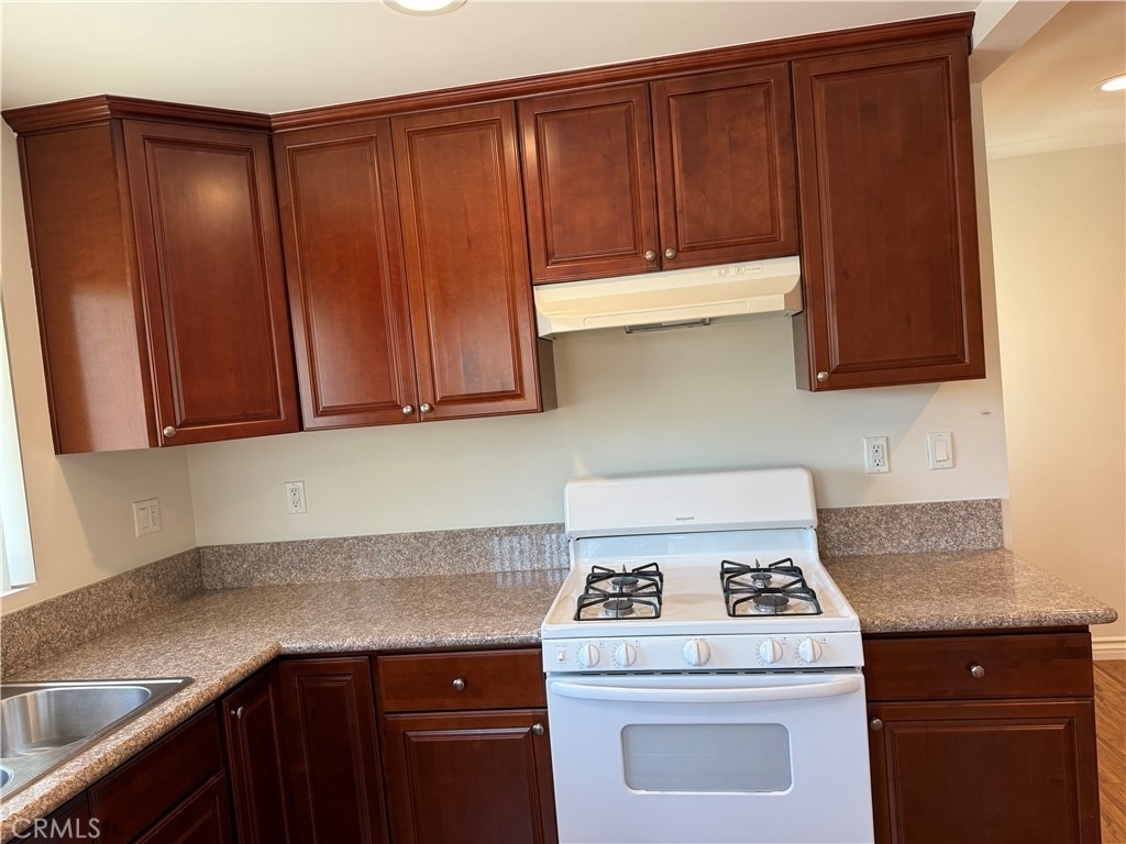 465 N Marengo Avenue - Photo 12