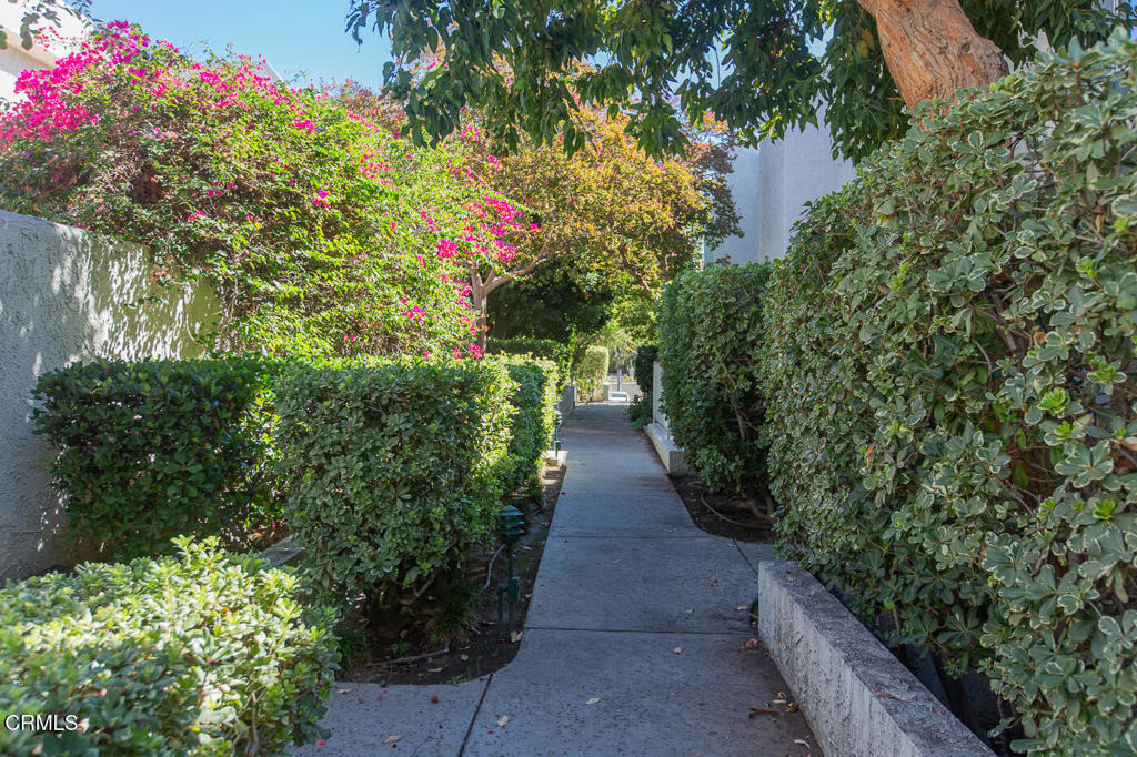 11818 Moorpark Street - Photo 2