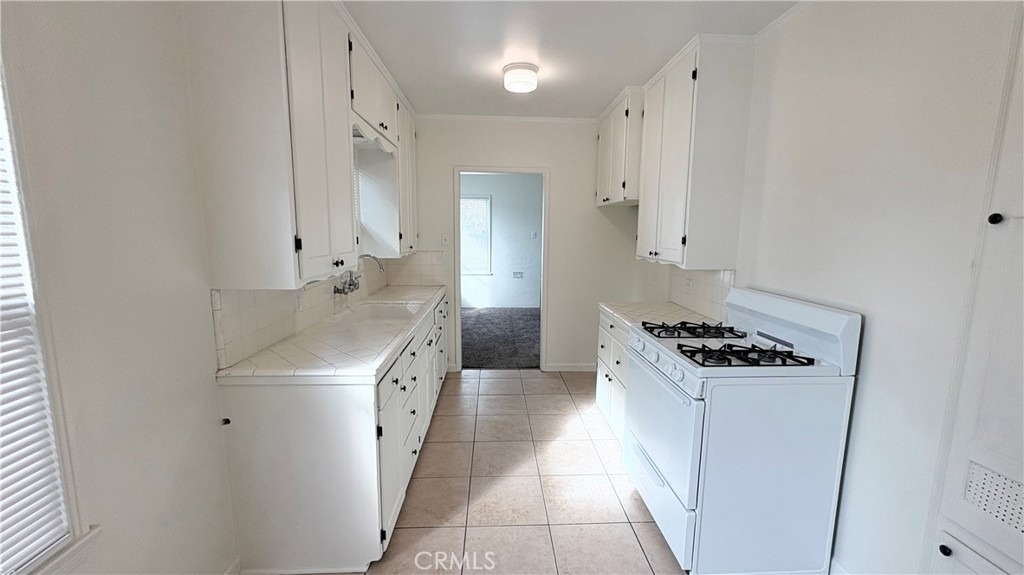 604 N Campus Avenue - Photo 8