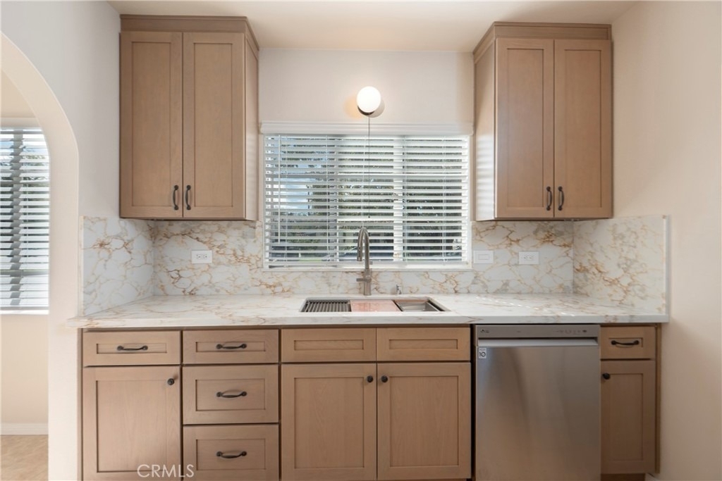 395 Adams Avenue - Photo 20
