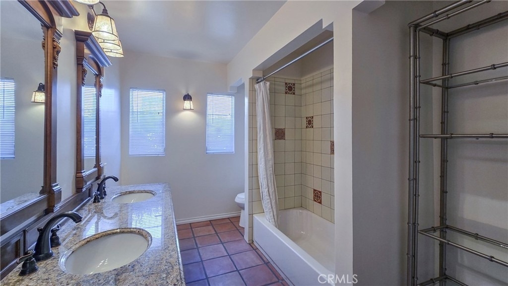 395 Adams Avenue - Photo 29