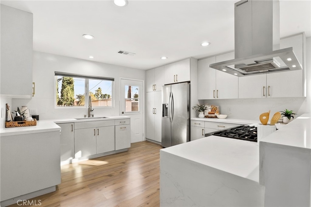 10000 Amestoy Avenue - Photo 9