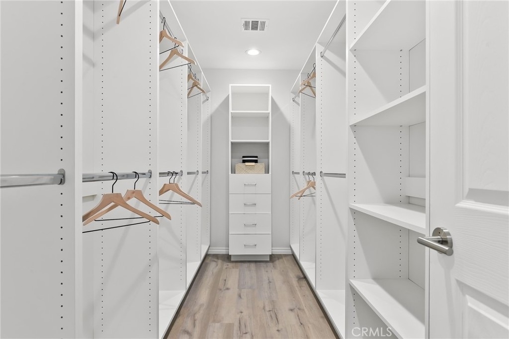 10000 Amestoy Avenue - Photo 19