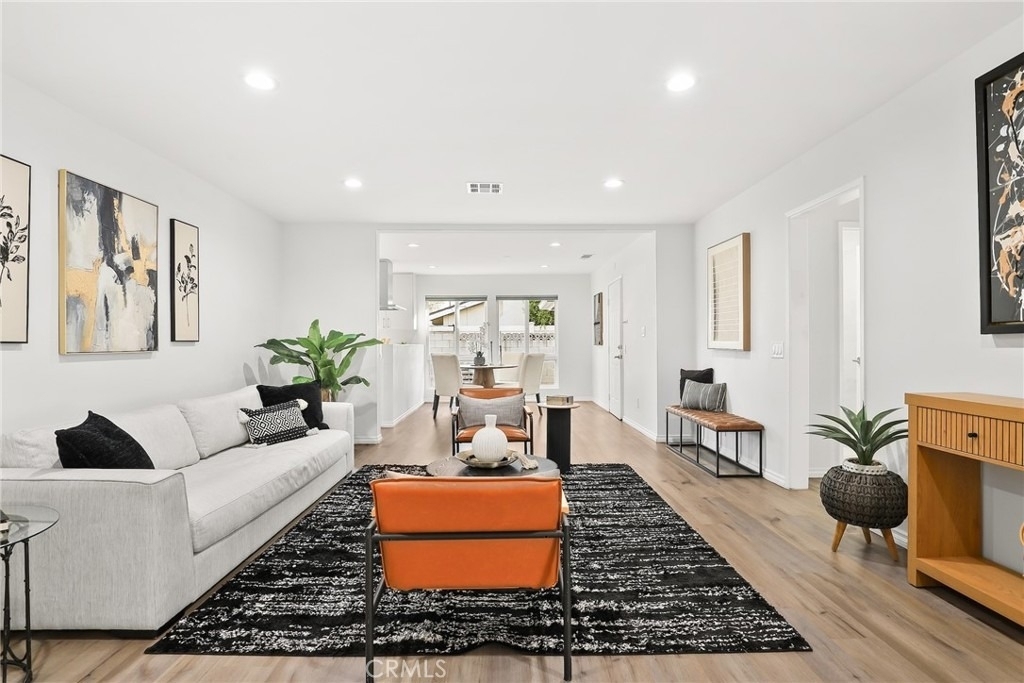 10000 Amestoy Avenue - Photo 6