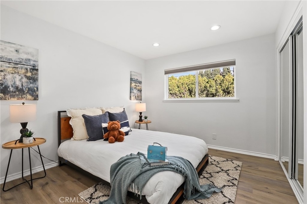 10000 Amestoy Avenue - Photo 16