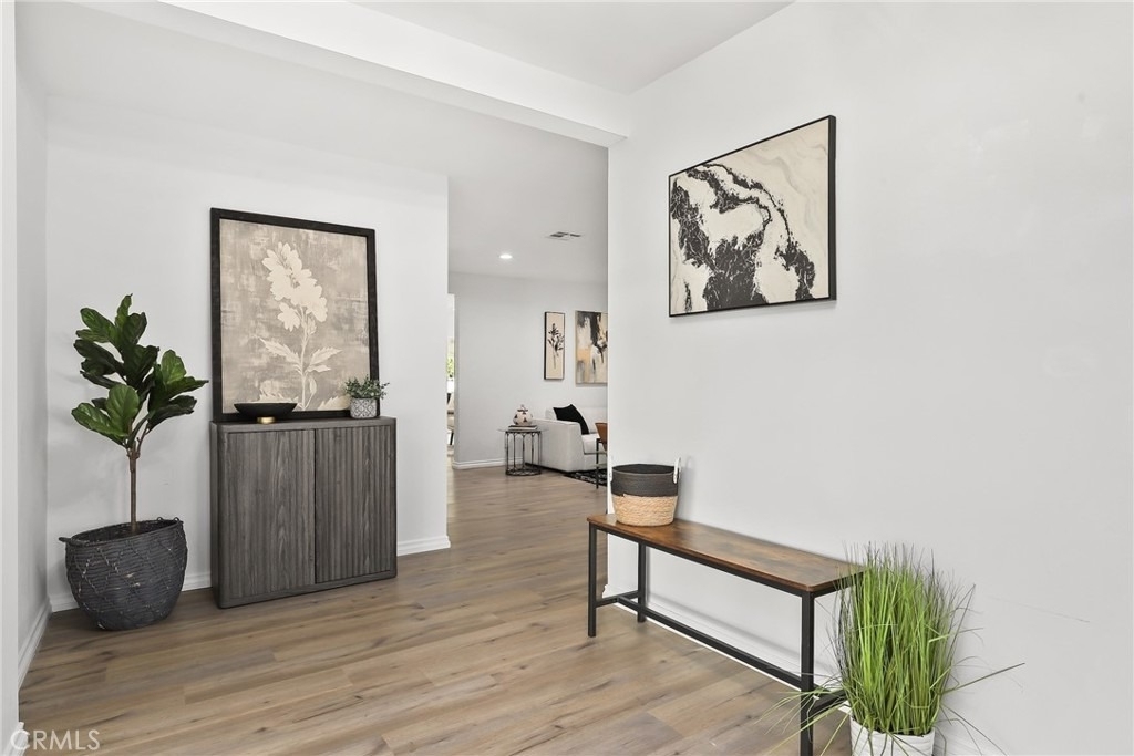 10000 Amestoy Avenue - Photo 4