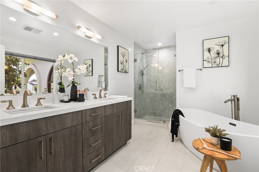 10000 Amestoy Avenue - Photo 18