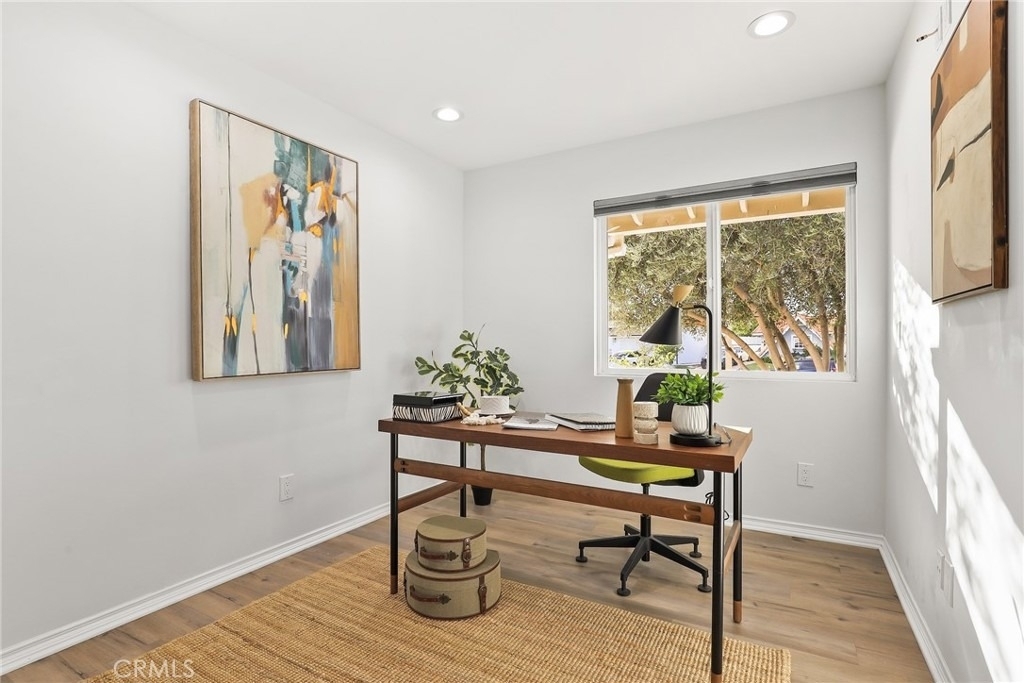 10000 Amestoy Avenue - Photo 13