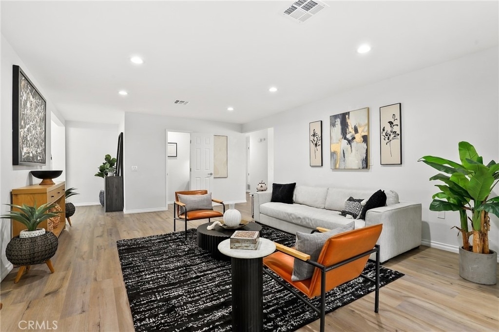 10000 Amestoy Avenue - Photo 7