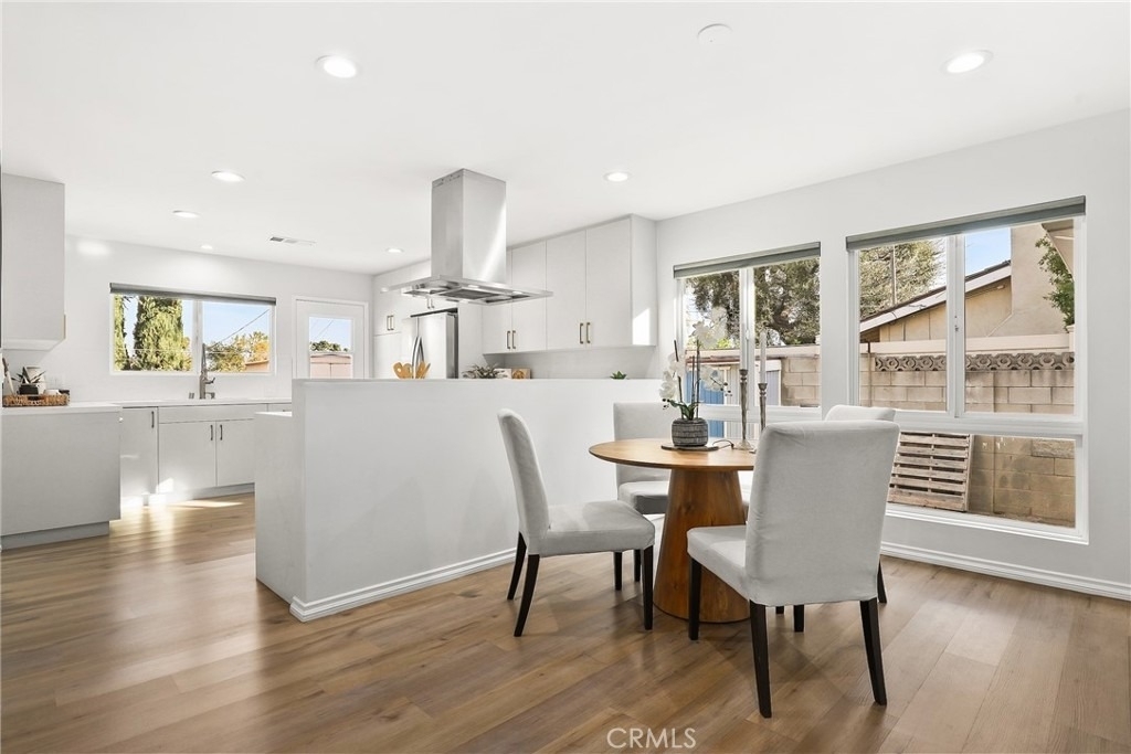 10000 Amestoy Avenue - Photo 8