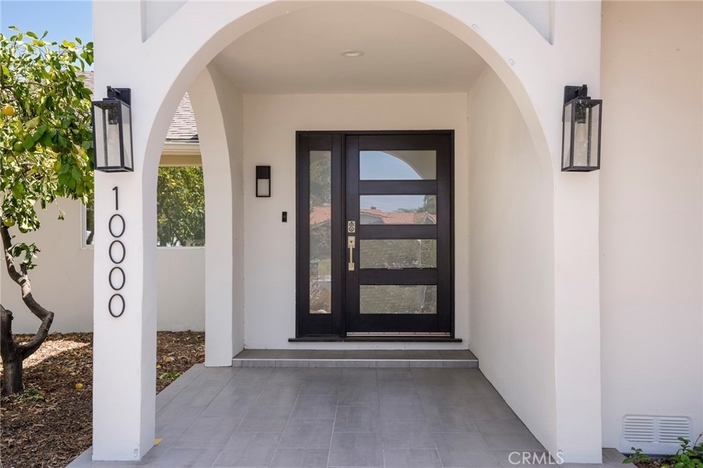 10000 Amestoy Avenue - Photo 2