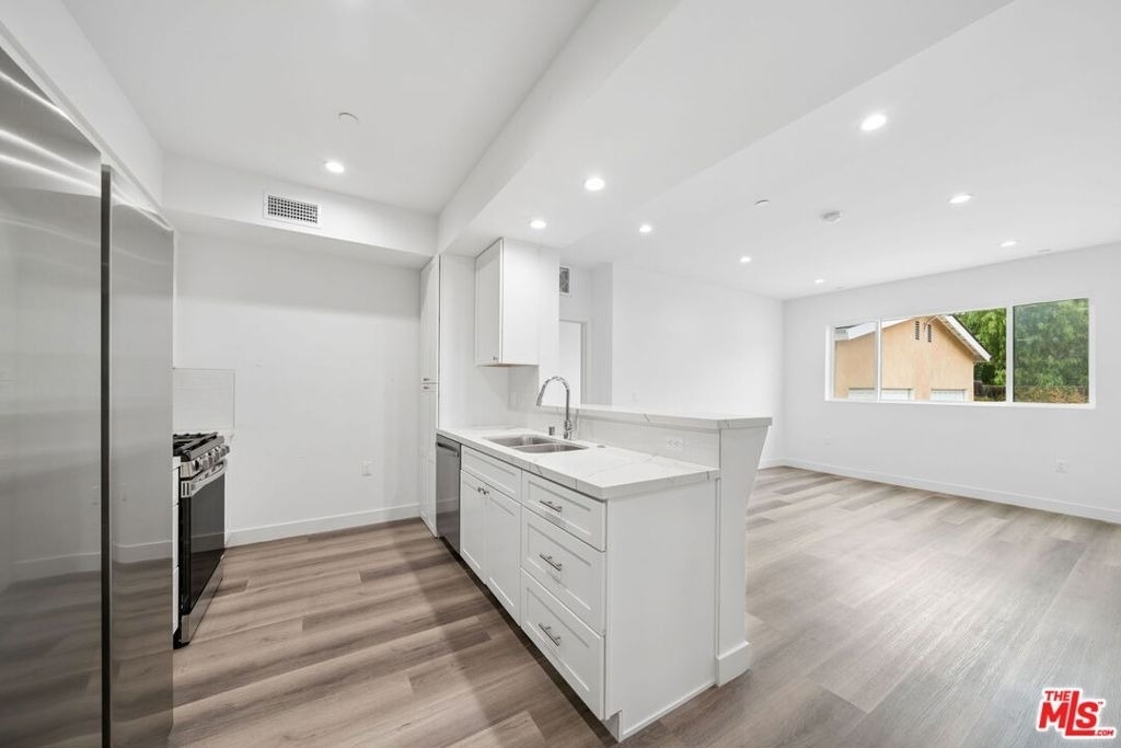627 N Dillon Street - Photo 0