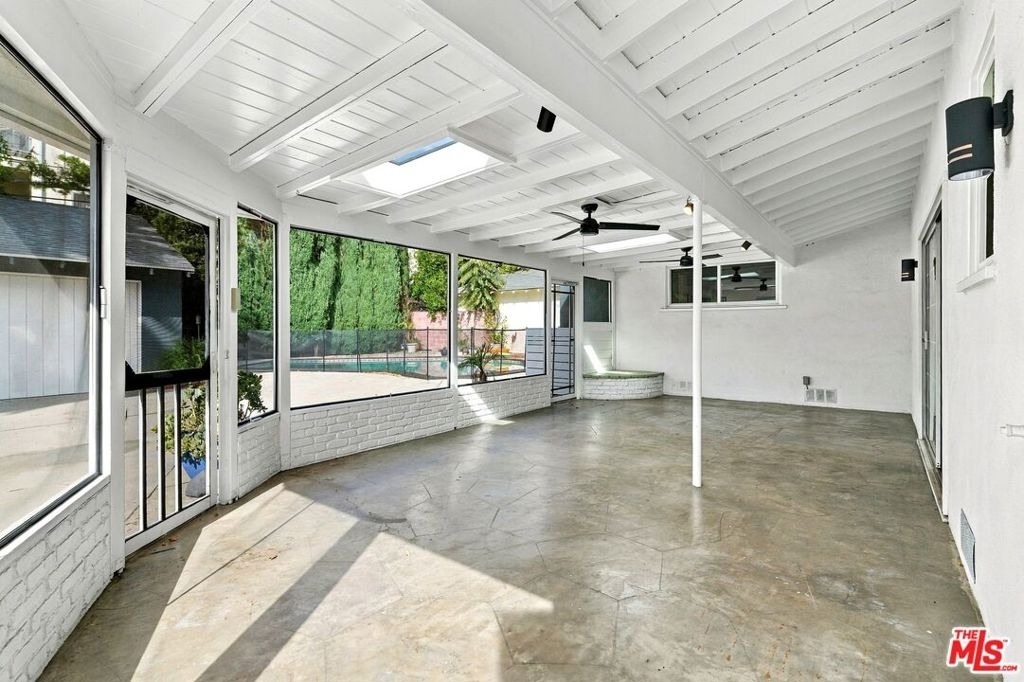 6107 Longridge Avenue - Photo 26
