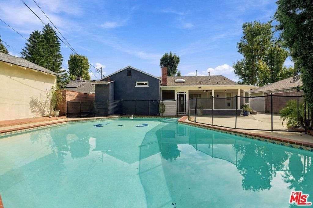 6107 Longridge Avenue - Photo 29