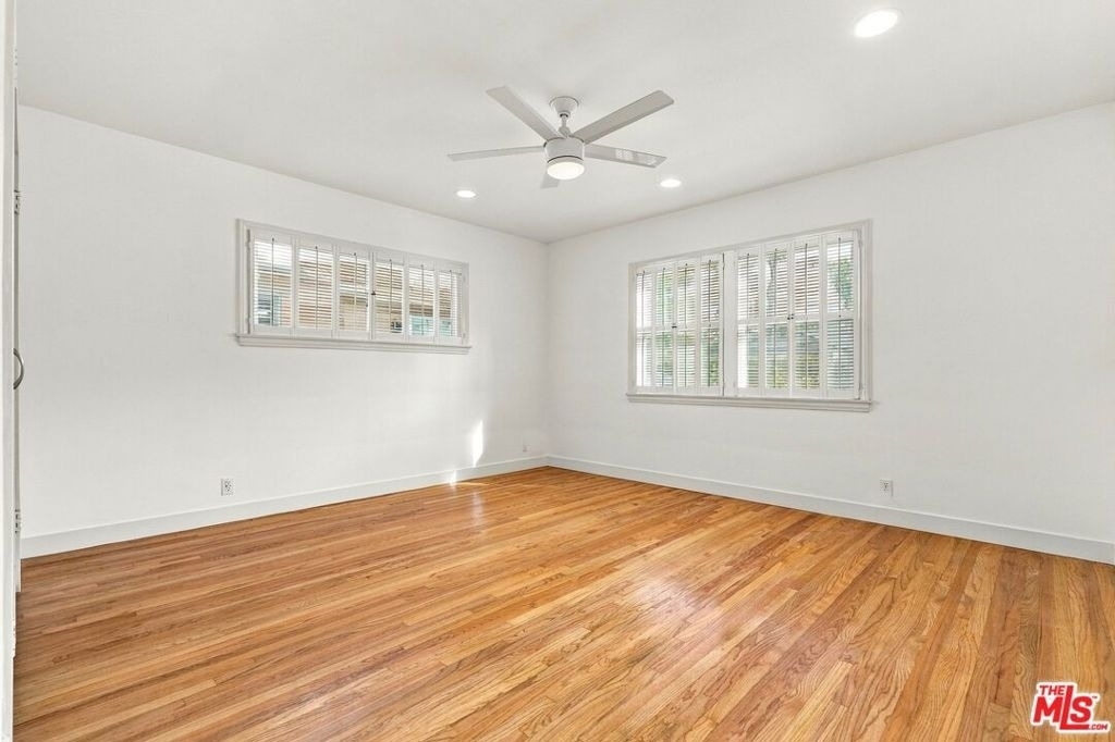 6107 Longridge Avenue - Photo 20