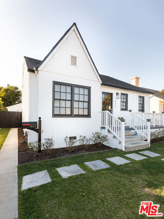 6111 S Harcourt Avenue - Photo 2
