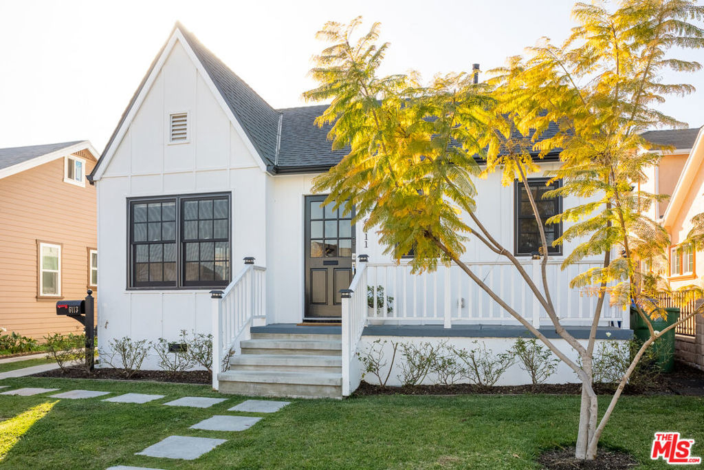 6111 S Harcourt Avenue - Photo 1