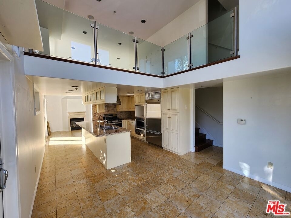 10389 Almayo Avenue - Photo 13
