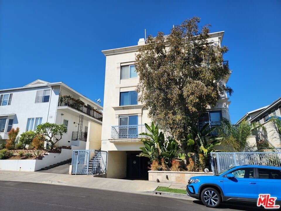 10389 Almayo Avenue - Photo 1