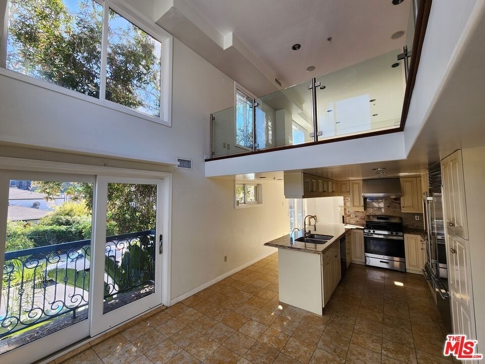 10389 Almayo Avenue - Photo 18