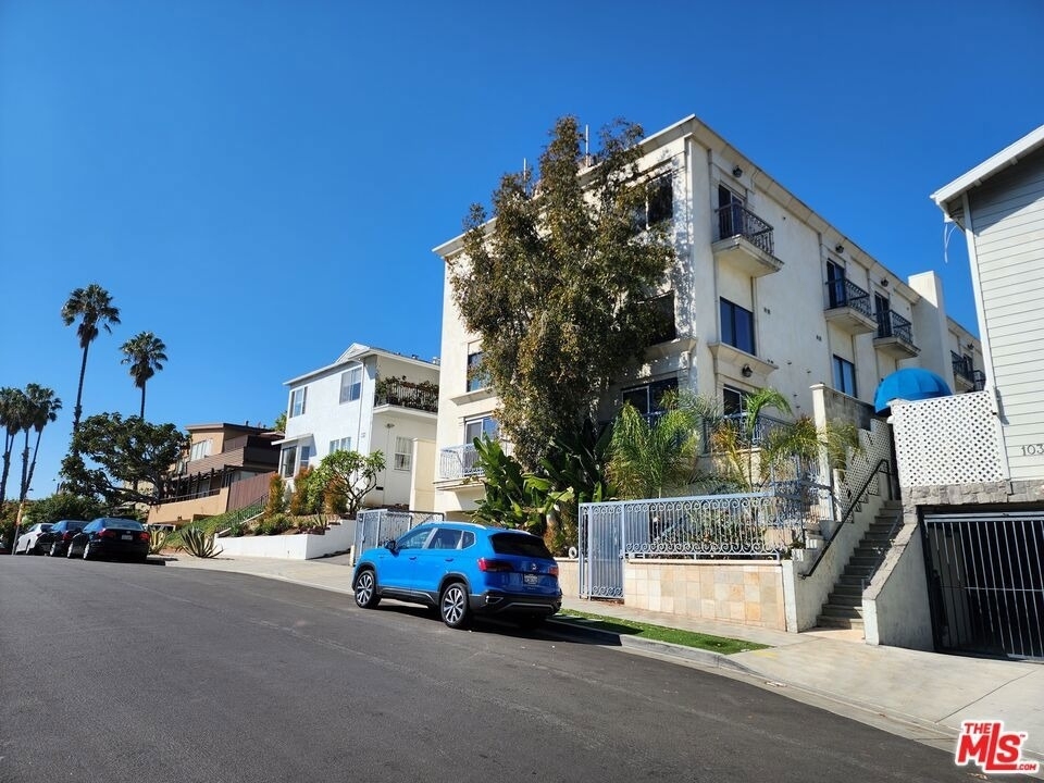 10389 Almayo Avenue - Photo 10