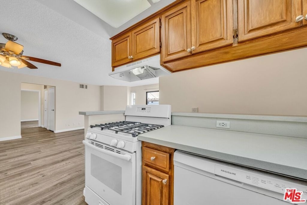 6212 Fulton Avenue - Photo 8