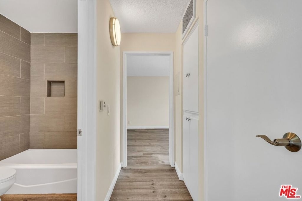 6212 Fulton Avenue - Photo 9