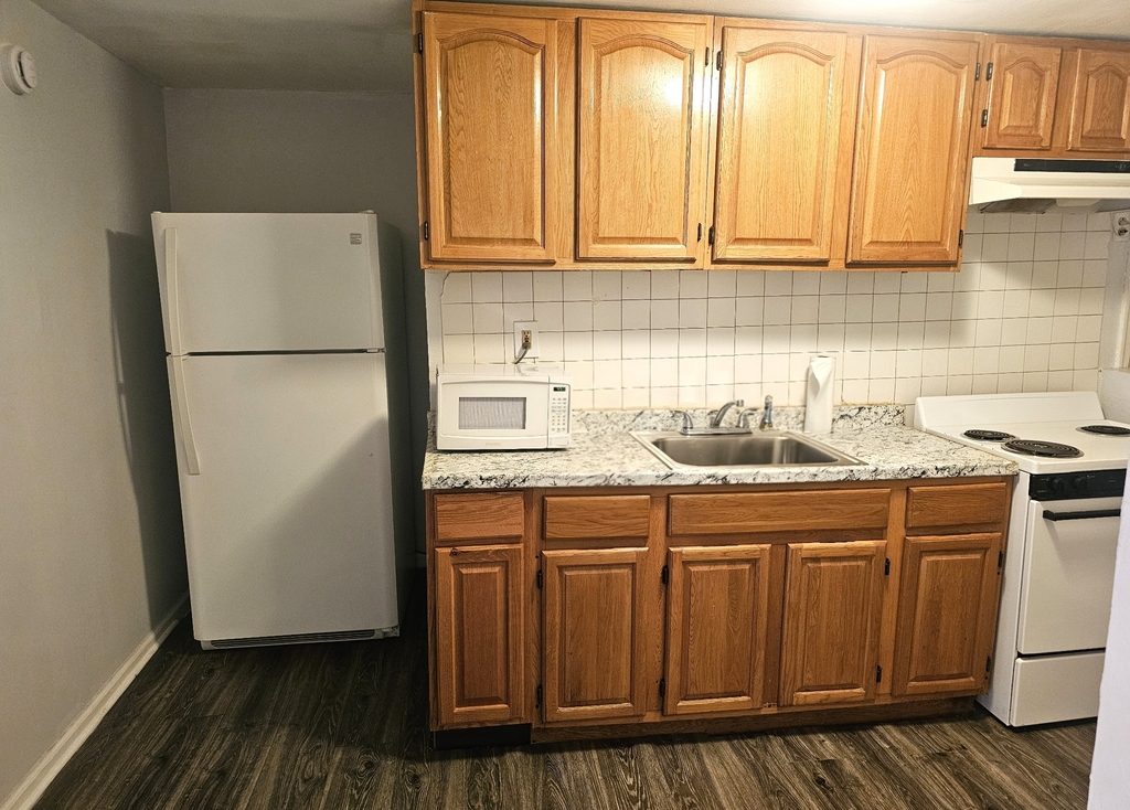 176 Marcus Garvey Boulevard - Photo 2