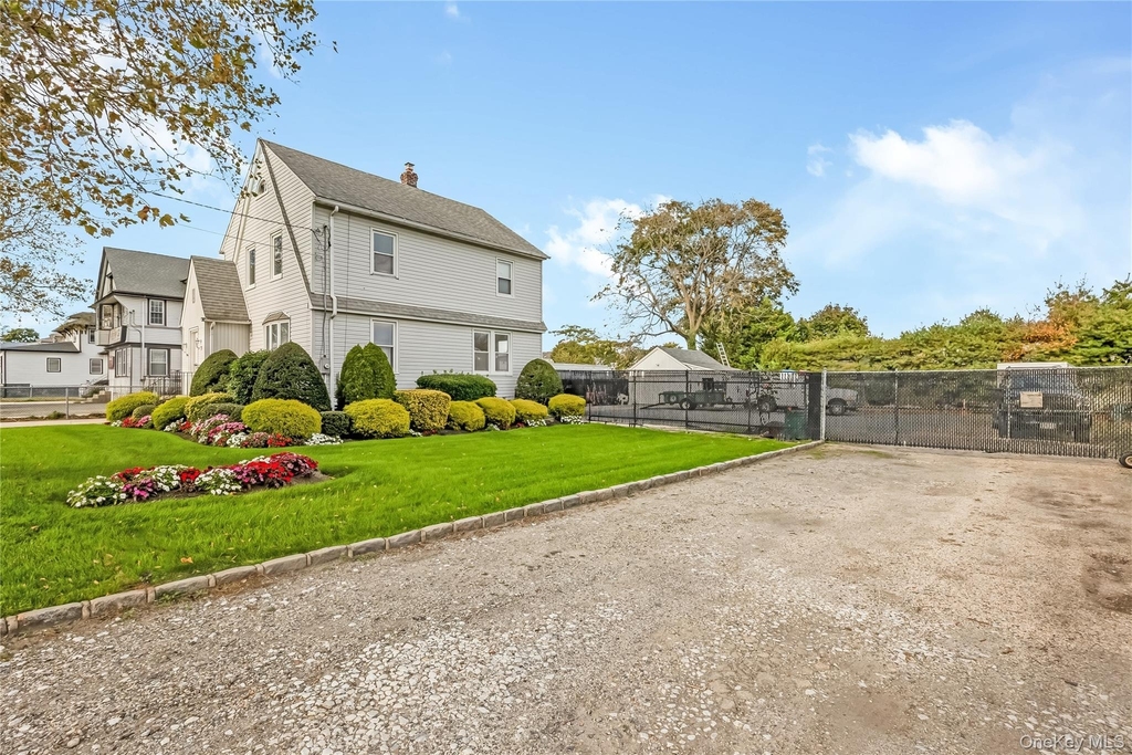 2069 Bellmore Avenue - Photo 2
