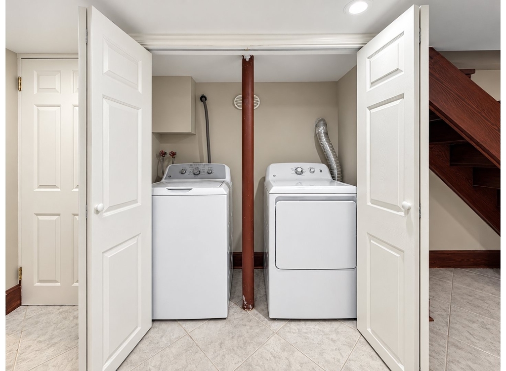 557 Carlton Avenue - Photo 16