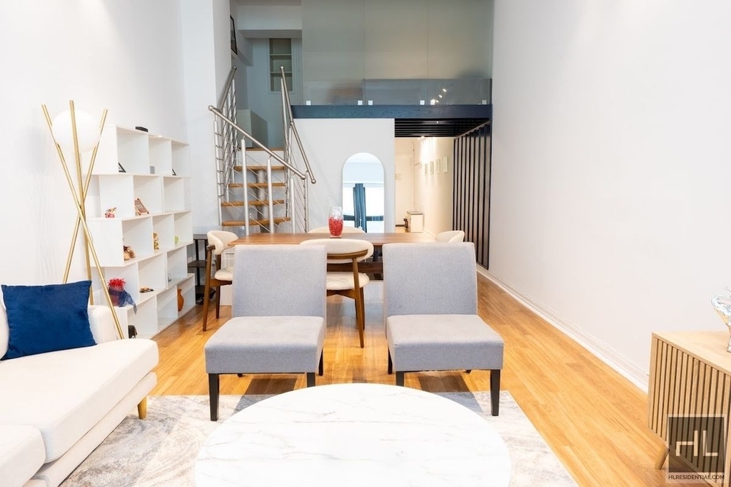 310 E 46th Street - Photo 2