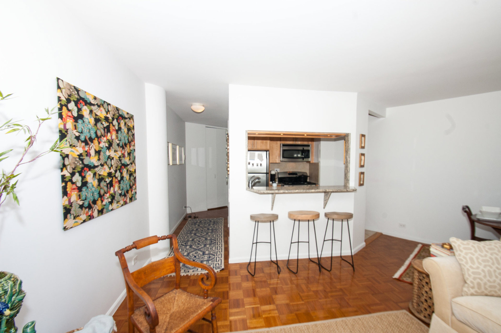 275 Greenwich Street - Photo 2